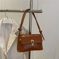 Petit sac bandoulière marron à motif crocodile avec fermoir doré et bandoulière nouée - Marron