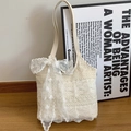 Borsa tote chic in pizzo bianco sporco con motivi floreali e un grande fiocco decorativo - Con Ciondolo / Bianco Sporco