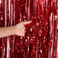 Metallischer roter Lametta-Vorhang als Hintergrund für festliche Partys und Hochzeiten - Rot / 1m*1m