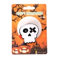 Spilla a teschio in feltro bianco per Halloween su cartoncino espositivo arancione - Spilla Scheletro XO di Halloween