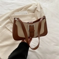 Sac baguette en cuir marron et toile beige avec une grande boucle argentée chic - Marron