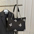 Borsa tote nera con ricami di farfalle colorate e tracolla a catena alla moda - Nero