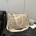 Sac cabas chic en velours côtelé crème avec motifs cœurs rouges et bandoulière réglable - Blanc