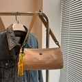 Bolso bandolera de nailon caqui con correa tejida amarilla y logo de metal redondo - Caqui
