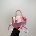 Sac bandoulière rose en patchwork avec tissu à carreaux et foulard en soie au manche - Rose