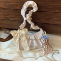 Elegante borsa a mano crema arricciata con fiocco in pizzo e catena di perle estiva - Con Ciondolo / Bianco Sporco