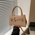 Beige rechthoekige crossbodytas met strikdetail en verstelbare metalen gespriem - Khaki