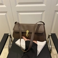 Bolso baguette minimalista de cuero PU marrón con hebilla dorada y correa de hombro fina - Marrón