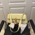 Bolso baguette minimalista amarillo pálido con hebilla de metal dorado para estilo casual - Amarillo