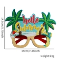 Dettaglio di occhiali da festa in spiaggia con palme e testo Hello Summer su sfondo bianco - Doppia Palma