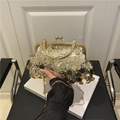 Elegante pochette da sera con paillettes dorate e tracolla a catena da donna - Oro