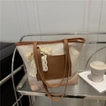 Handgewebte Strohtasche mit braunen Ledergriffen und Schleife für den Sommerstrandurlaub - Beige