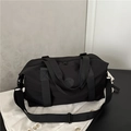 Große schwarze Nylon-Fitnesstasche mit Doppelgriffen und abnehmbarem Schultergurt - Schwarz