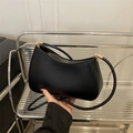 Elegante borsa a tracolla quadrata in ecopelle nera con dettagli in metallo dorato - Nero