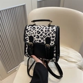 Mini zaino chic in pelle PU con stampa leopardata e dettagli in metallo dorato - Nero
