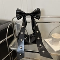 Sac croissant noir brillant chic avec nœud surdimensionné et rivets métalliques - Noir