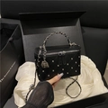 Bolso caja acolchado negro con tachuelas plateadas y cadena en caja de regalo de lujo - Negro