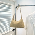 Borsa tote in paglia beige con tracolla a catena dorata lucida per le vacanze estive - Bianco Sporco