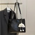 Minimalistische zwarte draagtas met zilveren ketting en witte wolkenbedel - Met Hanger / Zwart