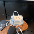 Sac à bandoulière bicolore bleu et blanc avec motif cerise rouge et sangle ajustable - Bleu