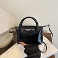 Bolso bandolera de piel brillante negra con asas superiores y detalle de texto moda - Negro