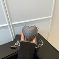 Zilveren glitter hartvormige clutch met fijne kettingriem voor avondfeestjes - Grijs