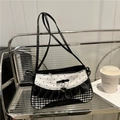 Borsa a spalla vichy bianca e nera con pois a cuore e dettaglio fiocco a balze - Nero
