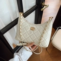 Borsa a mezzaluna bianco crema con motivo trapuntato e catena dorata per donna - Bianco Sporco