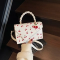 Weiße kleine quadratische Handtasche mit Kirschprint und gedrehtem Griff für Damen im Sommer - Cremeweiß