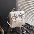 Zaino argento da donna con decorazioni a fiocco e spallacci regolabili - Con Ciondolo / Argento