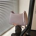 Sacoche selle en cuir PU violet clair avec logo FASHION doré et bandoulière réglable - Violet