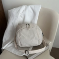 Bolso bandolera de pana beige en forma de concha con doble cremallera y correa ajustable - Blanco