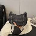 Bolso de hombro en denim gris con lentejuelas plateadas y correa de cadena - Negro