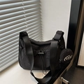 Borsa a tracolla a mezzaluna in nylon nero con astuccio rotondo e ampia tracolla in tessuto - Nero