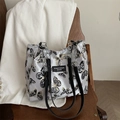 Retro silver silk shoulder bag with gold butterfly embroidery and chain strap - Black