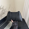 Handcrafted black woven leather shoulder bag with classic square intrecciato pattern - Black