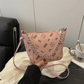Borsa a secchiello rosa testurizzata con stampa orsetto e tracolla a catena argento - Rosa