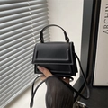 Mini borsa nera chic in pelle opaca con manico superiore e tracolla sottile elegante - Nero