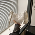 Bolso baguette crema chic con lentejuelas y detalles de cadena plateada para mujer - Blanco