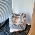 Bolso tote de lona azul claro con lazos negros y correas en color crema - Con Colgante / Azul