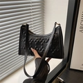 Borsa sottobraccio nera alla moda con trama trapuntata a rombi e tracolla in pelle - Nero