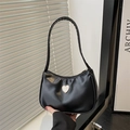 Bolso de media luna negro con emblema de corazón con cristales en cuero sintético - Negro