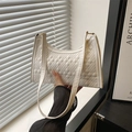 Borsa sottobraccio bianca trapuntata con motivo a rombi e finiture in metallo dorato - Bianco