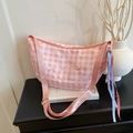 Borsa a tracolla a quadretti rosa e bianchi con ricamo a stella e tracolla larga - Con Ciondolo / Rosa
