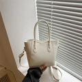 Bolso cubo de cuero PU blanco crema con letras FASHION y correa ajustable - Blanco