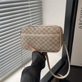 Bolso bandolera beige con estampado retro de letras M y correa de cuero en mano - Blanco Roto