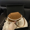 Borsa a tracolla marrone a forma di conchiglia con stampa serpente e perle - Marrone