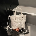 Mini borsa a secchiello bianca con ricami floreali geometrici e dettagli argento - Bianco