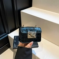Sac bandoulière noir à motif crocodile avec chaîne dorée et fermoir élégant - Noir