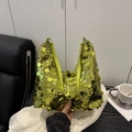Elegante borsa a tracolla con paillettes verde-gialle e cinturino in pelle coordinato - Verde
